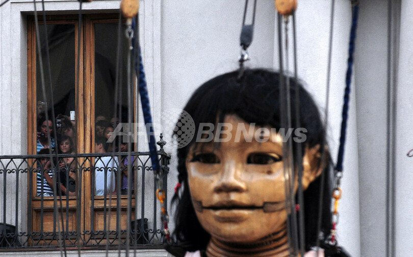 巨大操り人形劇団ロワイヤル・ド・リュクス、チリの首都で公演