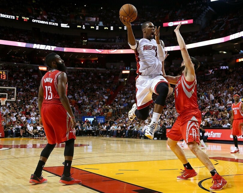 無敗同士の一戦、ロケッツがヒートを下す