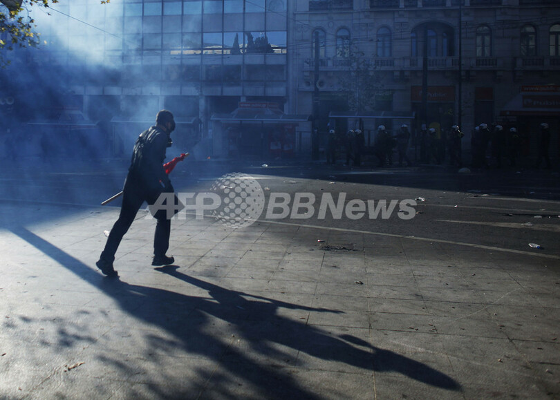 ギリシャ各地で緊縮策に抗議するデモ、一部で警官隊と衝突