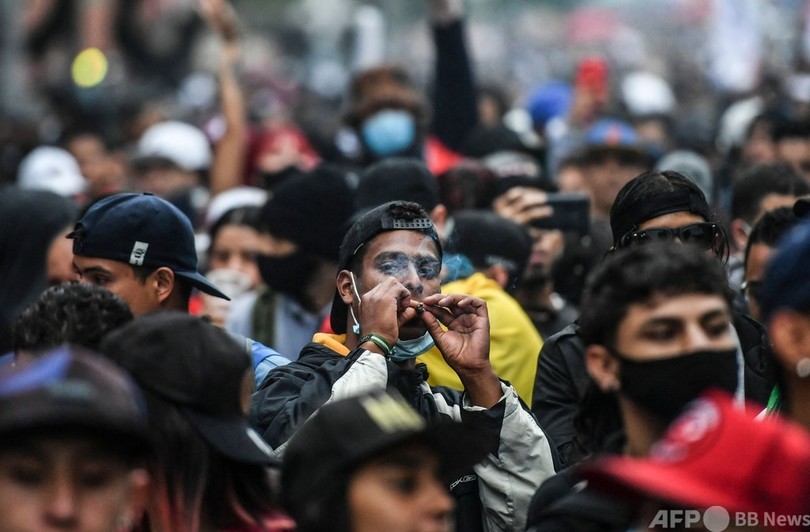 マリフアナ合法化と反政府デモの支持訴え集会 コロンビア