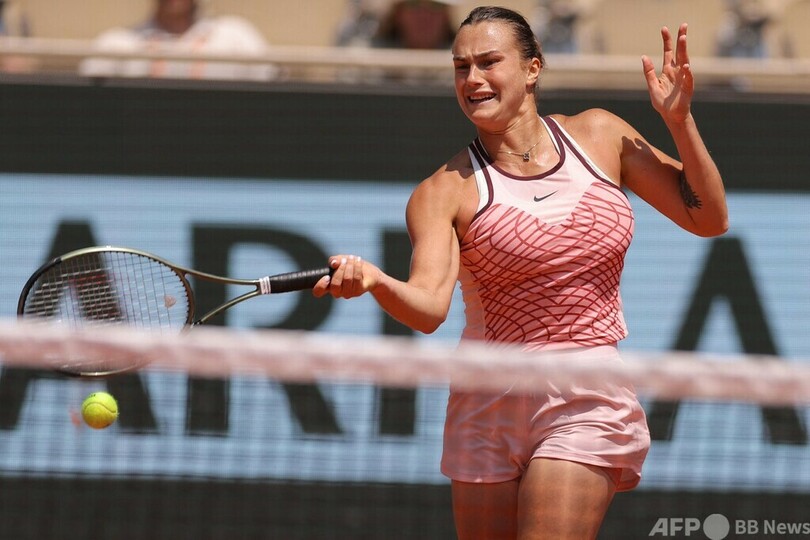 サバレンカがスビトリーナ下し全仏OPベスト4、侵攻不支持も表明