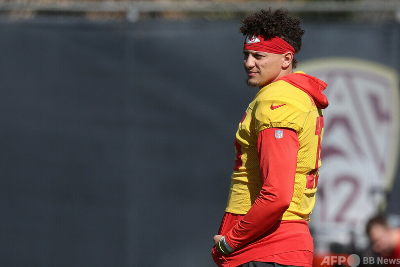 NFL、MVPはQBマホームズ 2度目の受賞