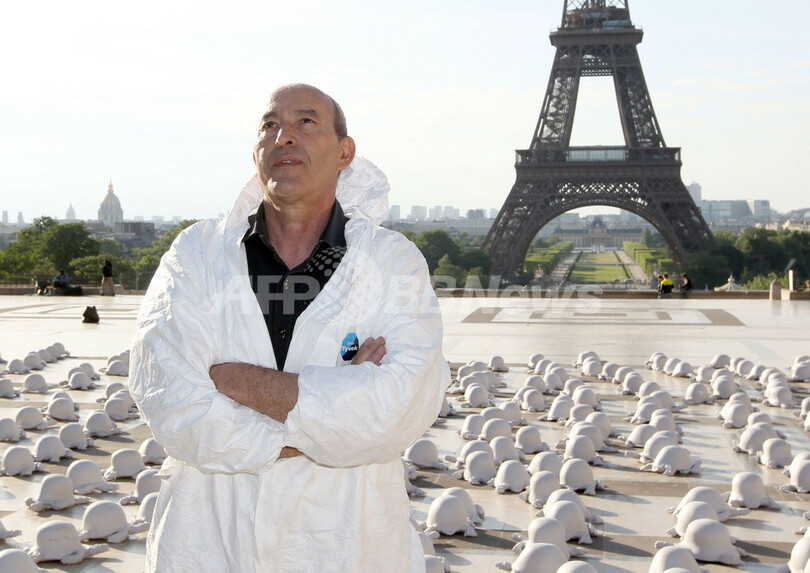 トロカデロ広場に1000匹のカメ、対独戦勝66周年 パリ