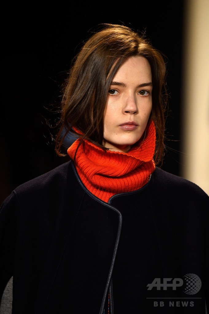 バルセロナからバルト海までの旅路をイメージ「BCBG マックス・アズリア」15/16年秋冬