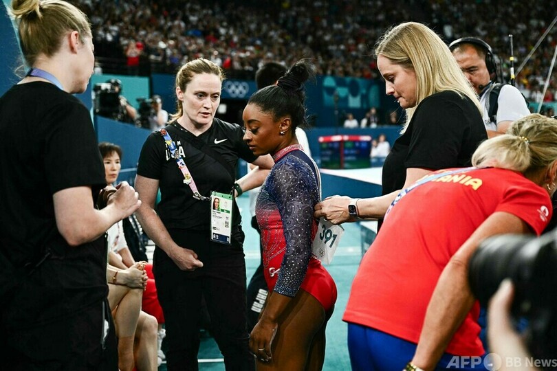 バイルスがまさかの落下で平均台メダル逃す、ゆかは銀 パリ五輪
