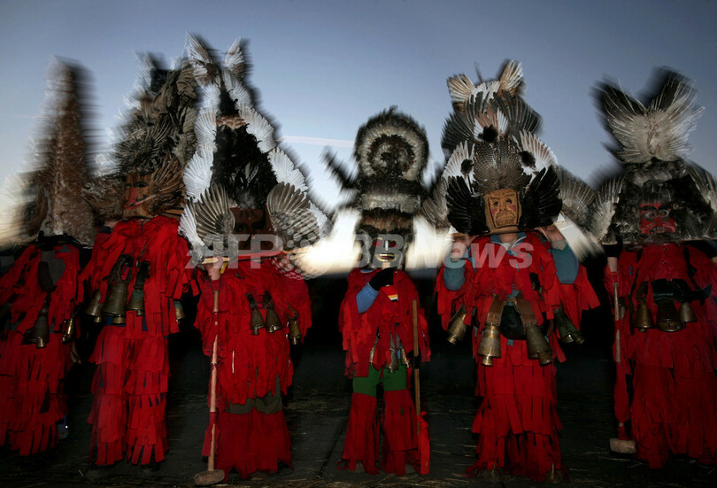 ブルガリアで仮面のフェスティバル開催