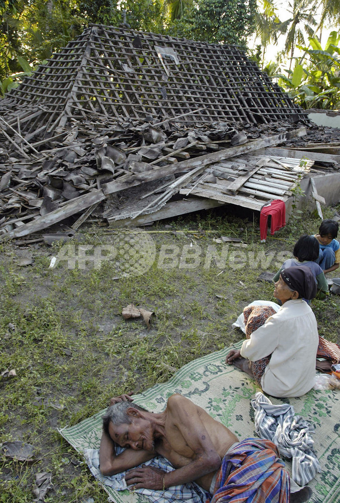 ＜ジャワ島中部地震＞死者2727人以上 - インドネシア