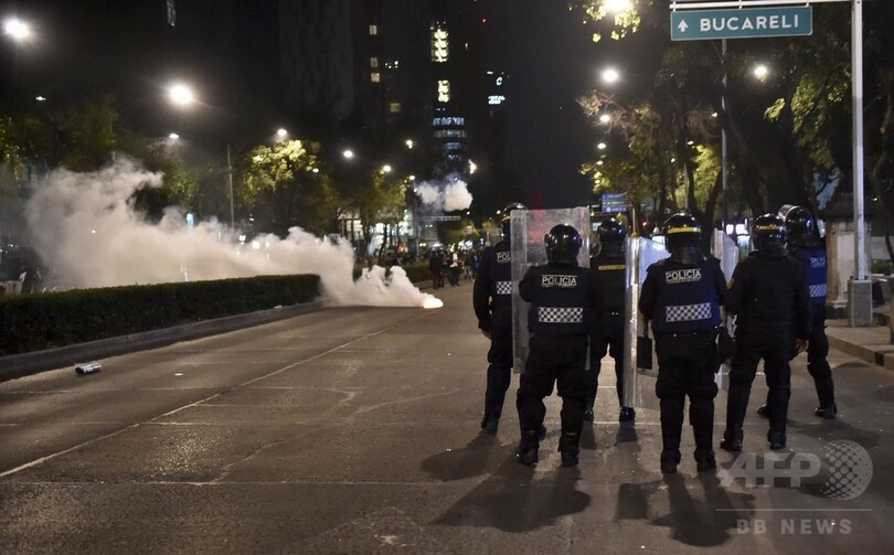 メキシコ学生失踪事件、首都の抗議デモが暴徒化