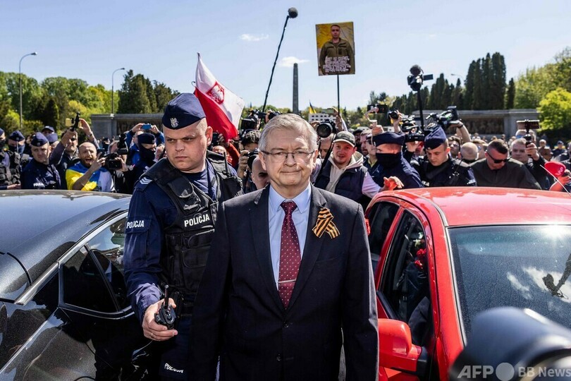 ポーランドの親ウクライナ派団体、ロシア大使の献花阻止 対独戦勝記念日