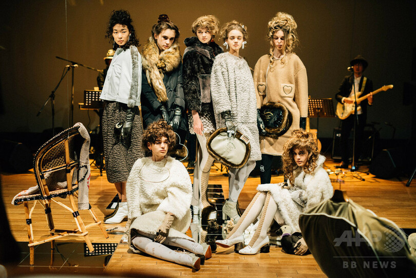 生演奏バックに新作発表、「シアタープロダクツ」15/16年秋冬
