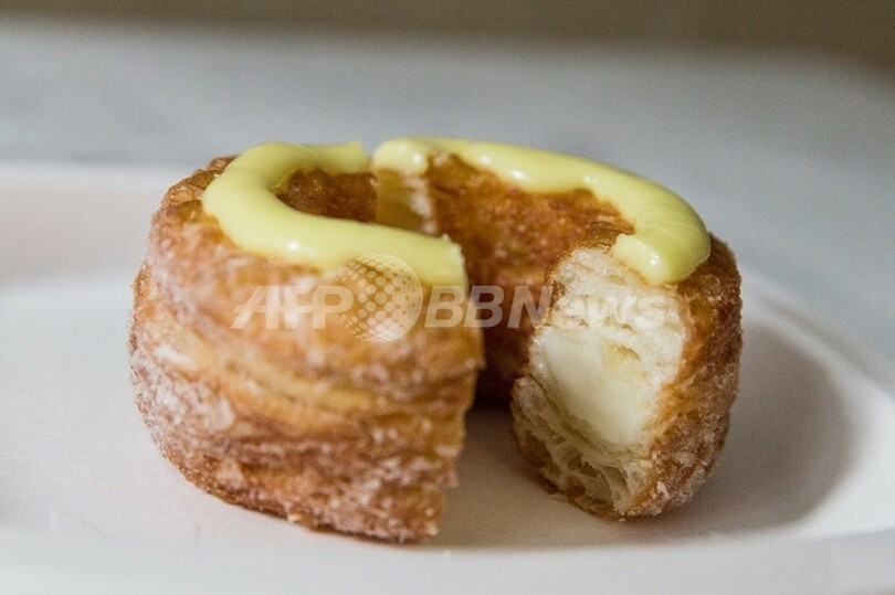 NYスイーツの新星「クロナッツ」に早朝長蛇の列