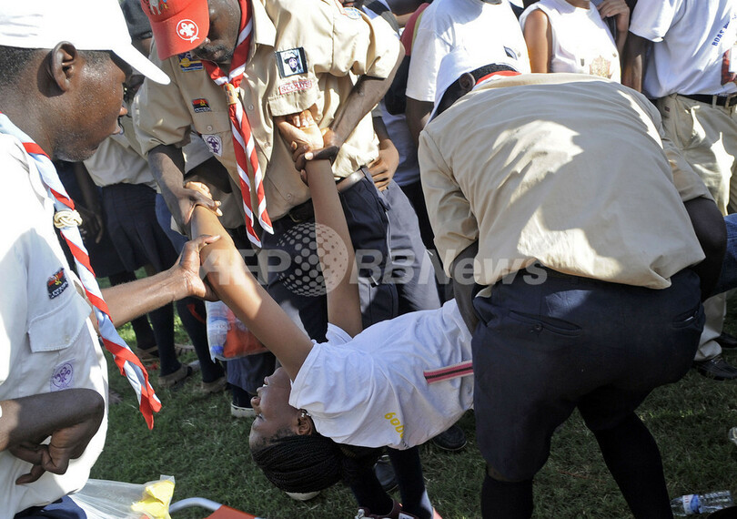 ローマ法王参加の集会で将棋倒し、2人死亡 アンゴラ