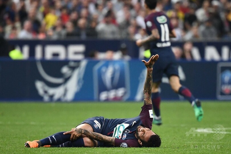 「アウベスは全治3週間」、W杯制覇目指すブラジル代表に痛手