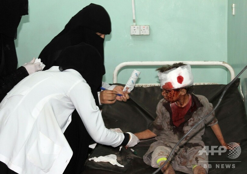 市場のバスに攻撃、子ども29人死亡 イエメン