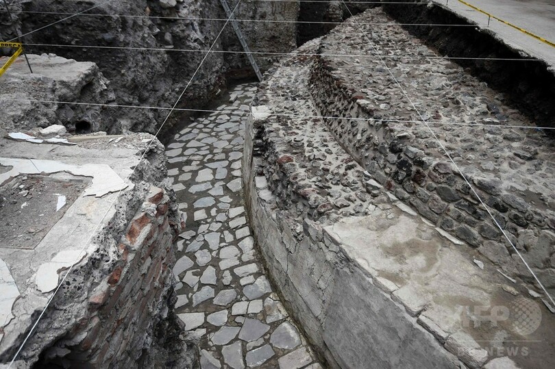 古代アステカの寺院と球技場、メキシコ首都で発掘