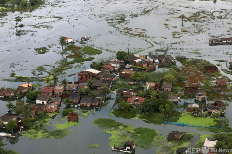 ブラジル豪雨、死者100人に