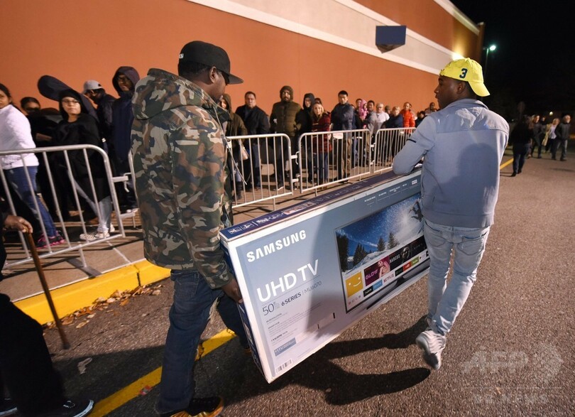 米ブラックフライデー始まる、トランプ氏ブランドも30％引き