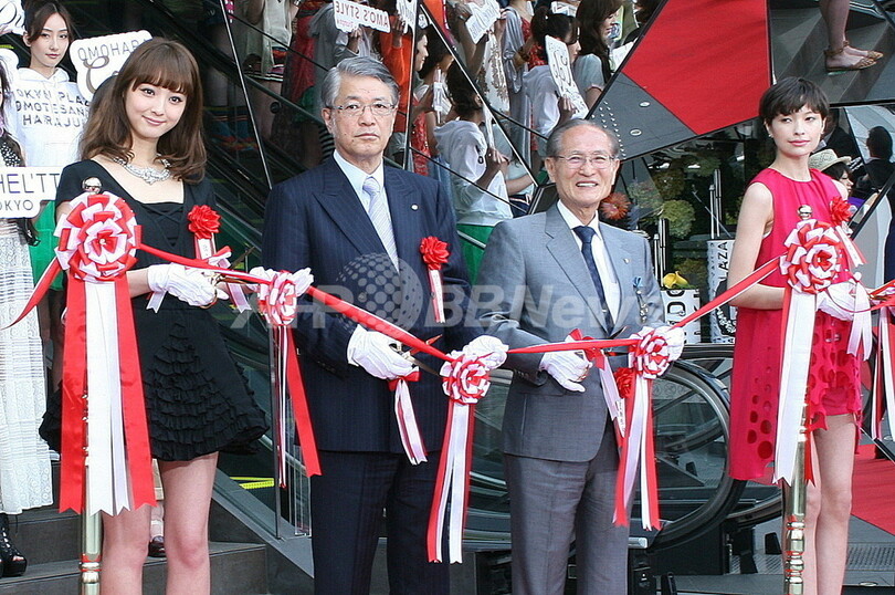 「東急プラザ 表参道原宿」オープン、セレモニーに佐々木希ら