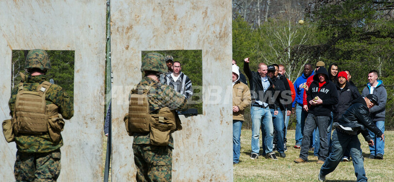 米軍の最新非殺傷兵器「ADS」、わき上がる耐え難い「熱」