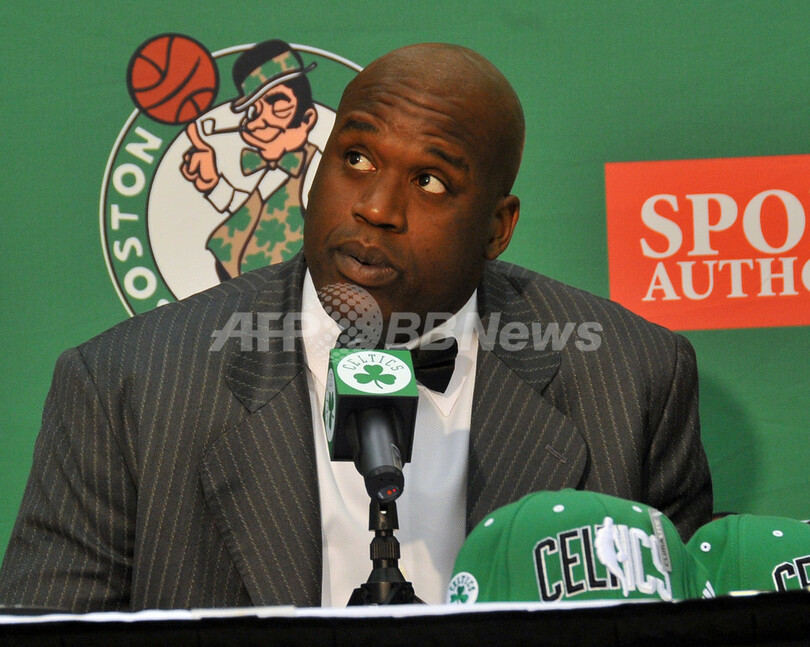 セルティックスのシャキール・オニールが入団会見