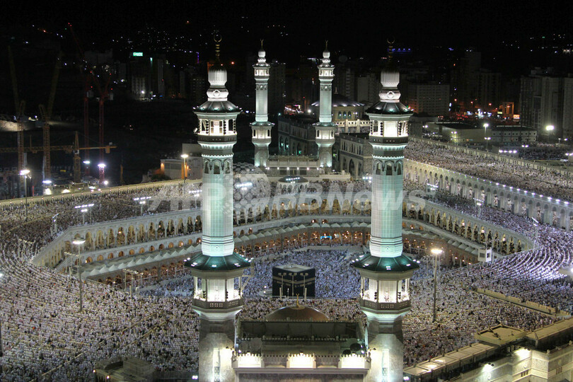 ラマダン最終週、メッカに巡礼するイスラム教徒ら