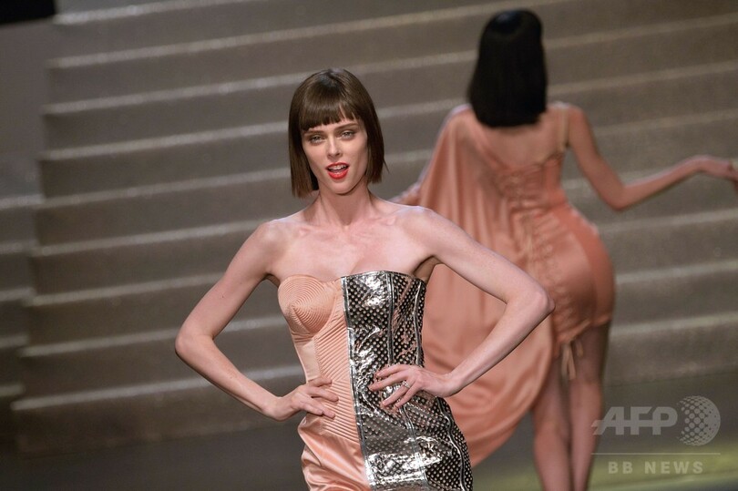 ラストショーはミスコン風の演出、「ジャンポール・ゴルチエ」15年春夏