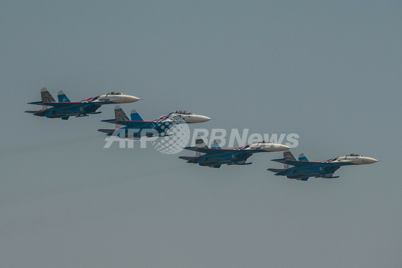 中国、軍用無人機と次世代戦闘機を披露 航空ショー