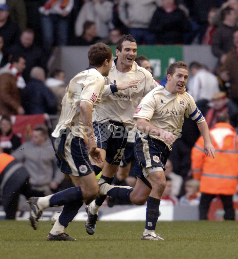 バーンズリー リバプールを破りFAカップ準々決勝へ