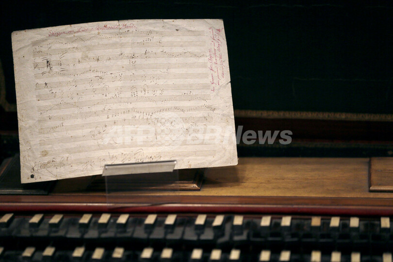ベートーベンの直筆楽譜に2600万円、サザビーズ競売で