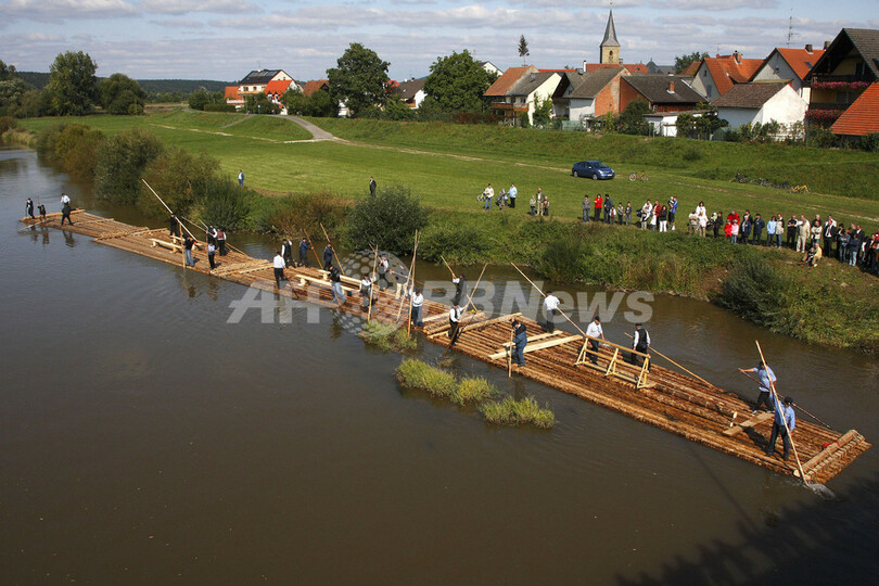 ドイツで50年前のマイン川筏下りを再現