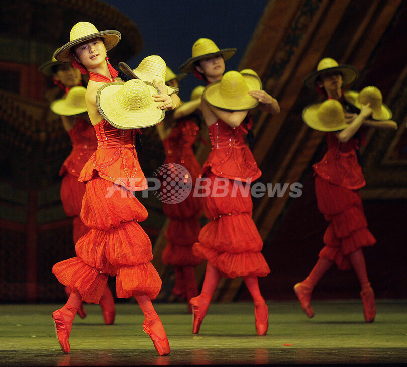 中国曲芸バレエ団による「白鳥の湖」ロンドン公演開始