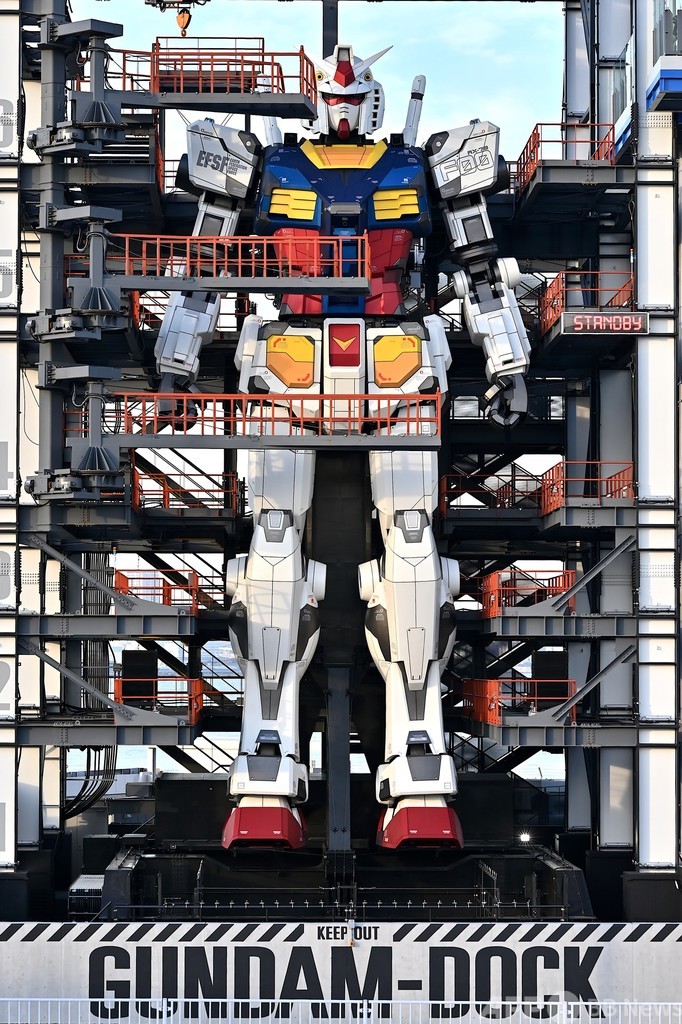 「ガンダム」の巨大模型、横浜にお目見え 来月一般公開へ