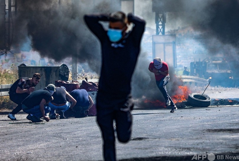 ヨルダン川西岸でも衝突で死者 中東情勢、悪化の一途