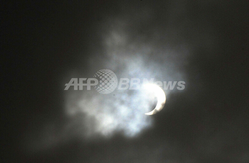 太陽の光がリング状に見える「金環日食」、アフリカやアジアで観測