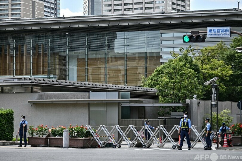 首相官邸近くで男性が焼身自殺図る メモに「国葬反対」