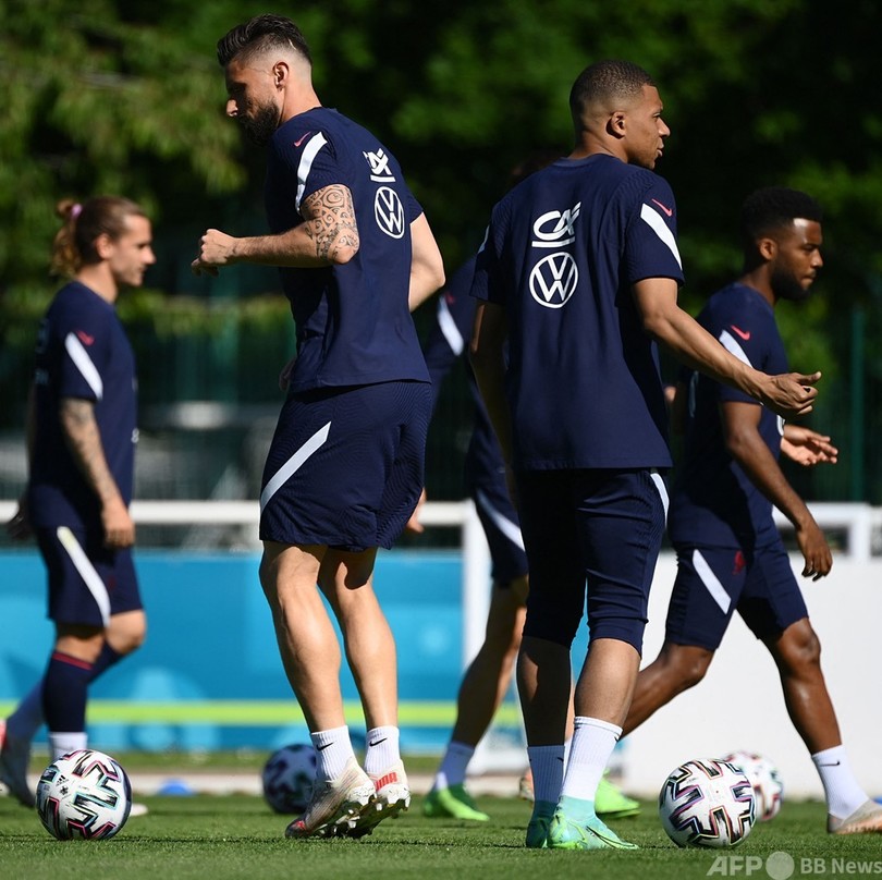 エムバペ、ジルーからの批判の「影響」認めるも切り替え望む