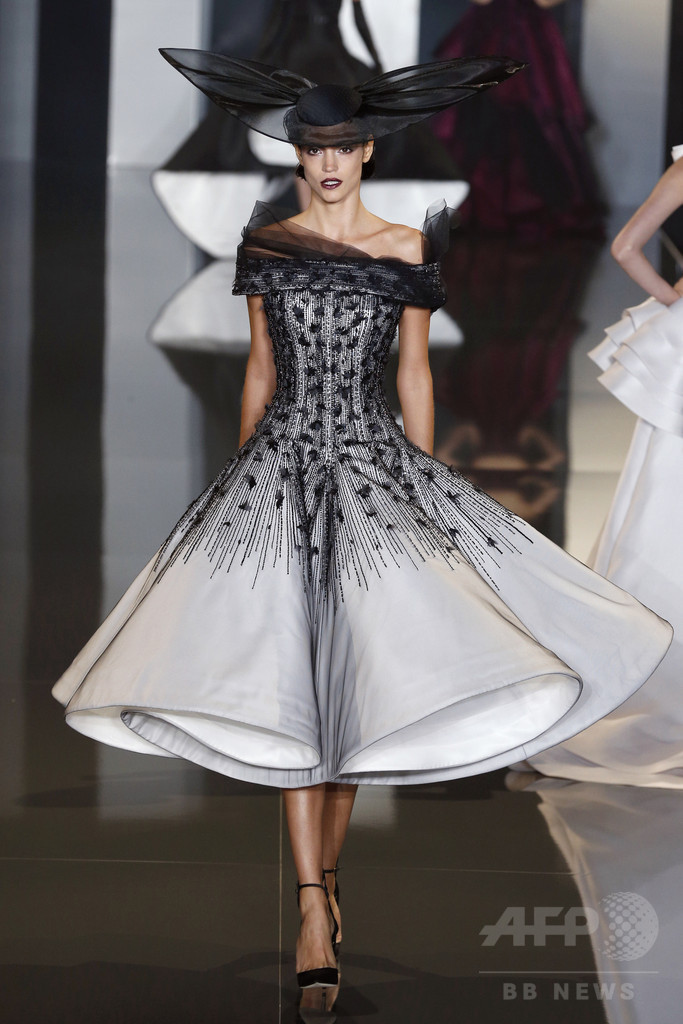 個性的なドレススタイルを披露した3ブランド、14/15年秋冬オートクチュール