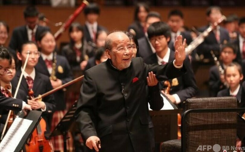 99歳の指揮者、自閉症児のために再びステージへ 中国
