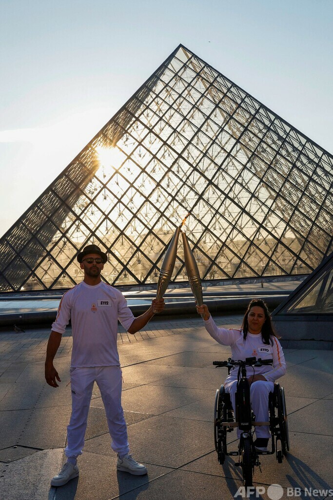 パリ五輪聖火リレーが首都到着、盛り上がりの高まりに期待