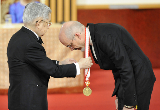 世界文化賞授賞式典、小澤征爾さんら笑顔で受賞 写真15枚 国際