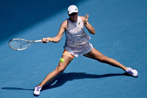 新品】on テニスLサイズ コートショーツ イガ シフィオンテク 全豪