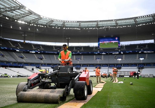 欧州CL決勝会場で芝の張り替え作業 急ピッチで準備進む 写真7枚 国際 