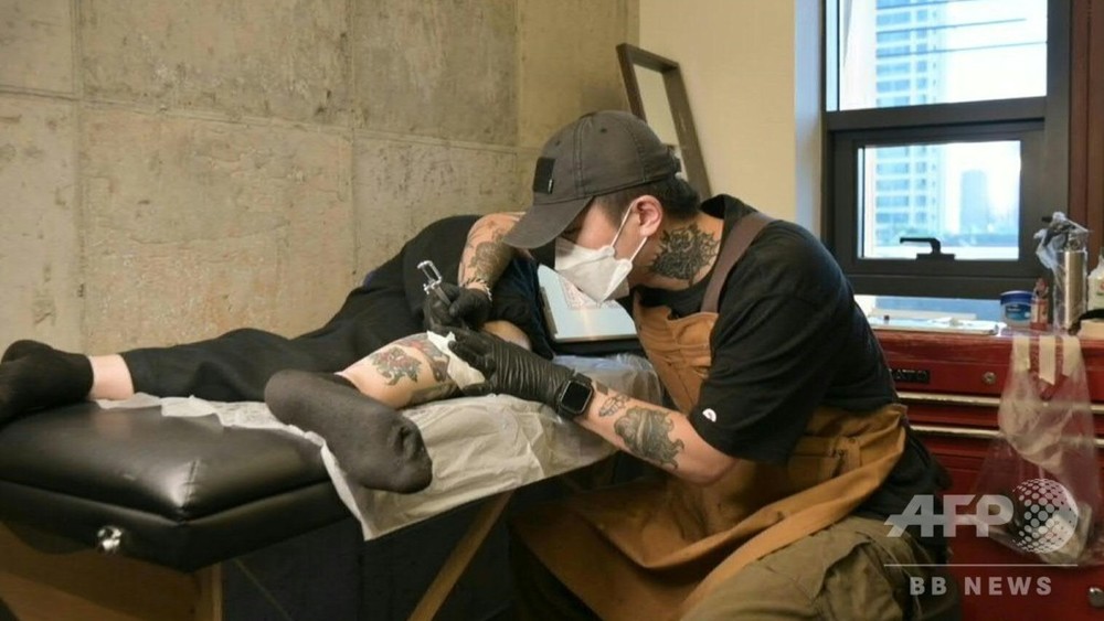 字幕 一生のしるし 入れ墨合法化望む韓国のタトゥー アーティスト 写真1枚 国際ニュース Afpbb News