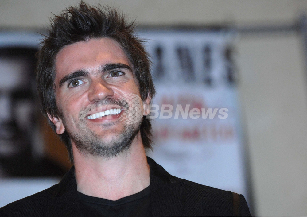 フアネス、記者会見で新作アルバムをPR 写真7枚 国際ニュース:AFPBB News