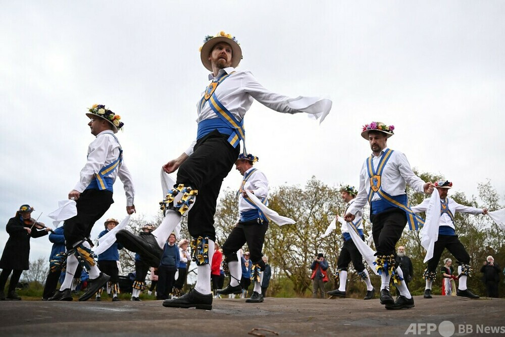 英国伝統の踊りで祝う「五月祭」 写真15枚 国際ニュース：AFPBB News