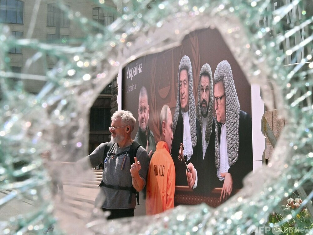 国際刑事裁判所に出廷するプーチン氏 ウクライナ首都にパネル登場 写真6枚 国際ニュース:AFPBB News