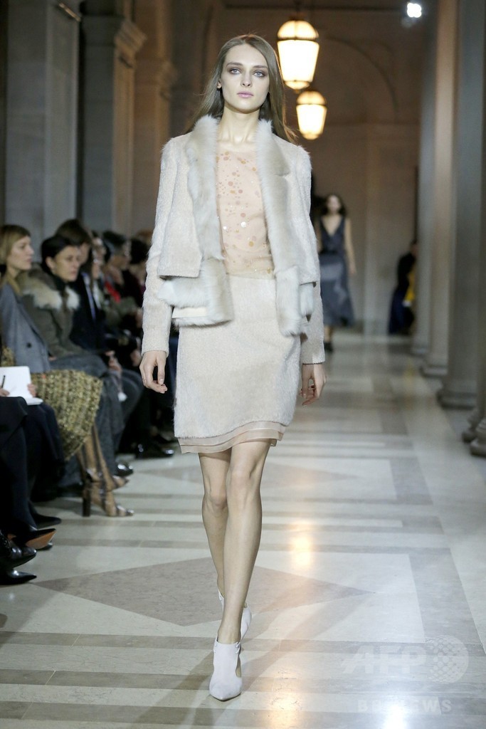 「キャロリーナ ヘレラ」16/17年秋冬コレクション