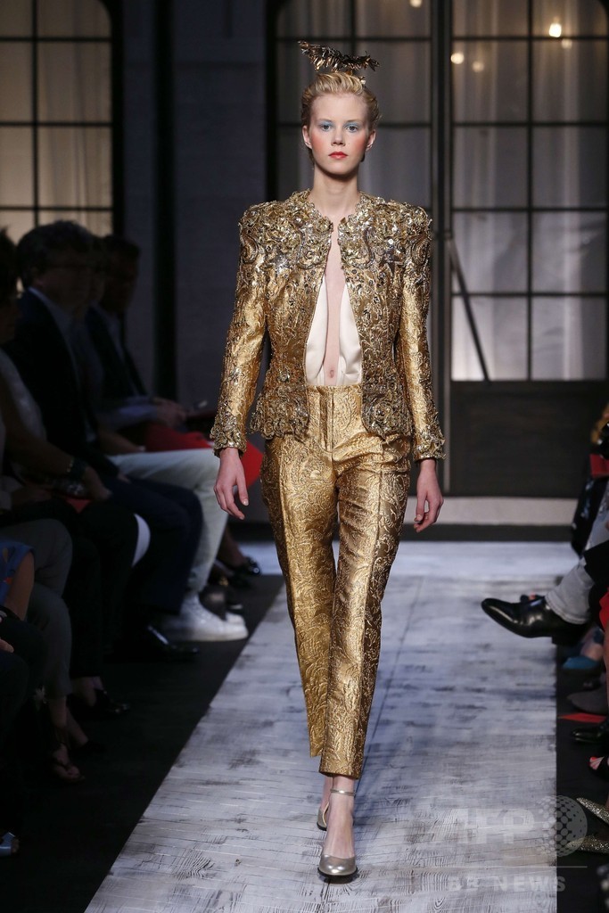 新デザイナーが辿る創業者の面影、「スキャパレリ」15/16年秋冬オートクチュール