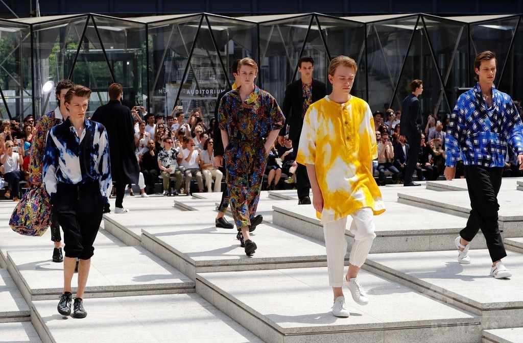 「イッセイ ミヤケ」17年春夏メンズ