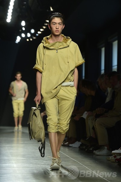 スポーティーな休日スタイル、「ボッテガ・ヴェネタ」15年春夏メンズ